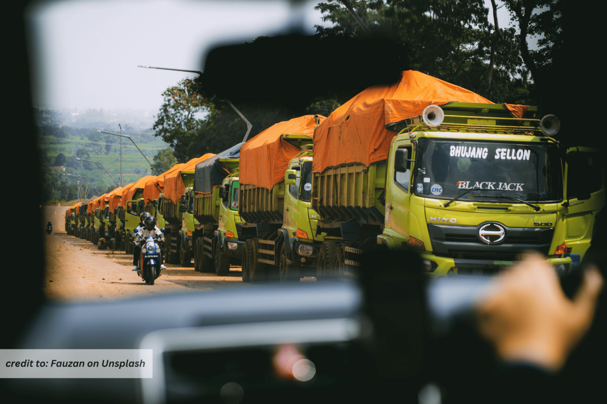 penyebab truk terguling