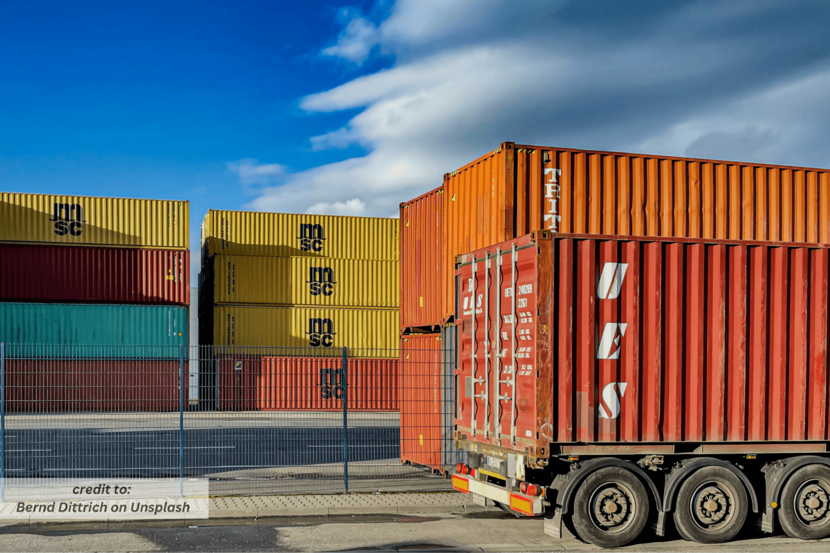 kontainer pengiriman