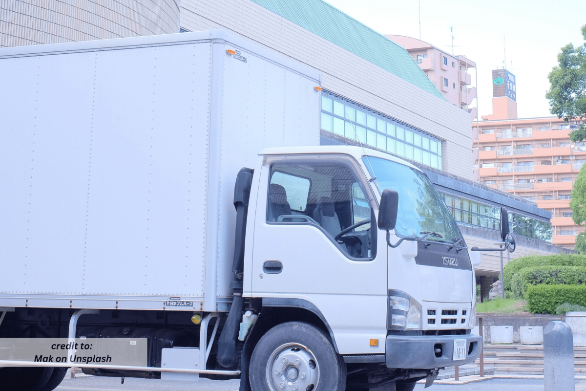 menjaga kondisi truk